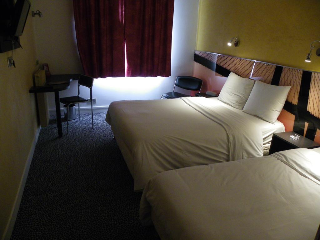 Hotel Logitel Saint-Doulchard Zimmer foto