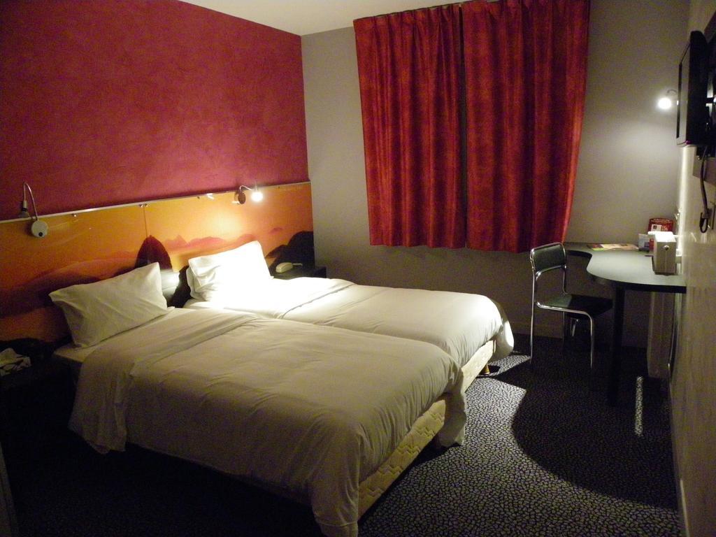 Hotel Logitel Saint-Doulchard Zimmer foto